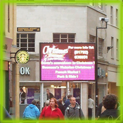 Pantalla de visualización de letrero publicitario LED móvil digital para exteriores P6 con función SDK para minoristas y agencias OEM 6