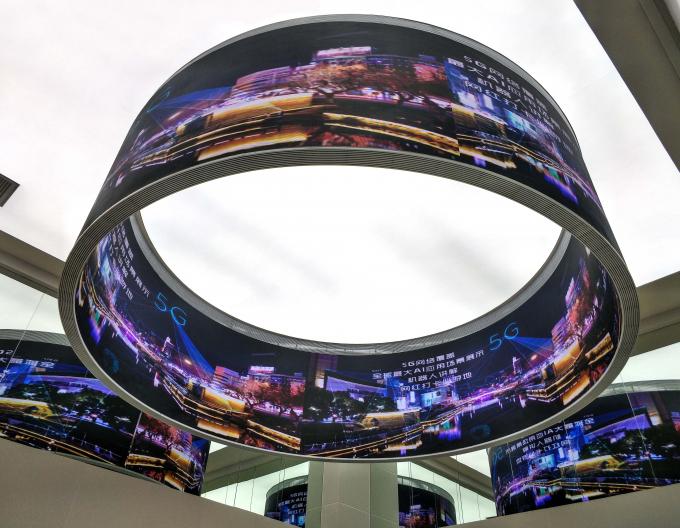P1.5 P2.5 P4 Pantalla LED suave Pantalla LED flexible vertical curva para publicidad interior y exterior 6